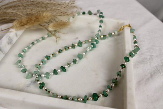 Edelsteinperlenhalskette gesplitterte Jade