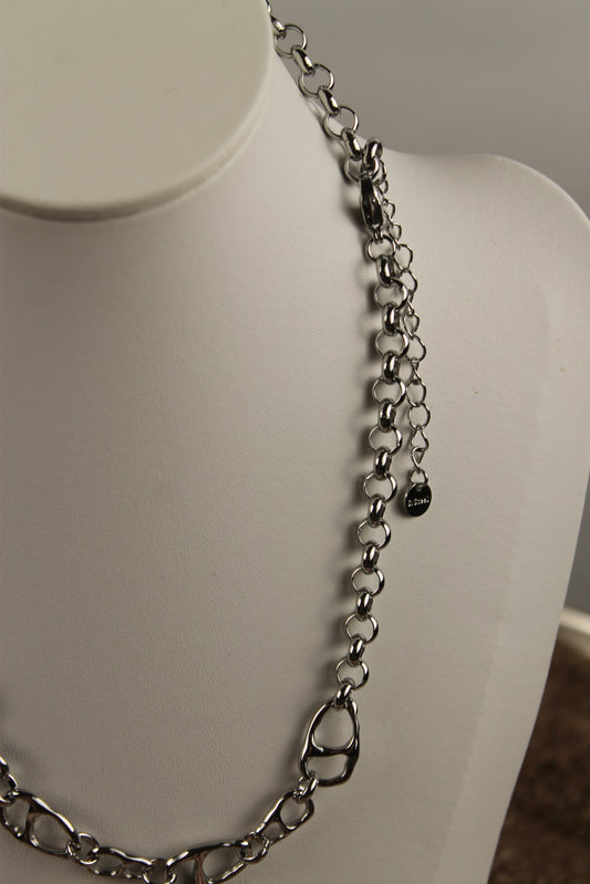 Halskette fondato su qualcosa