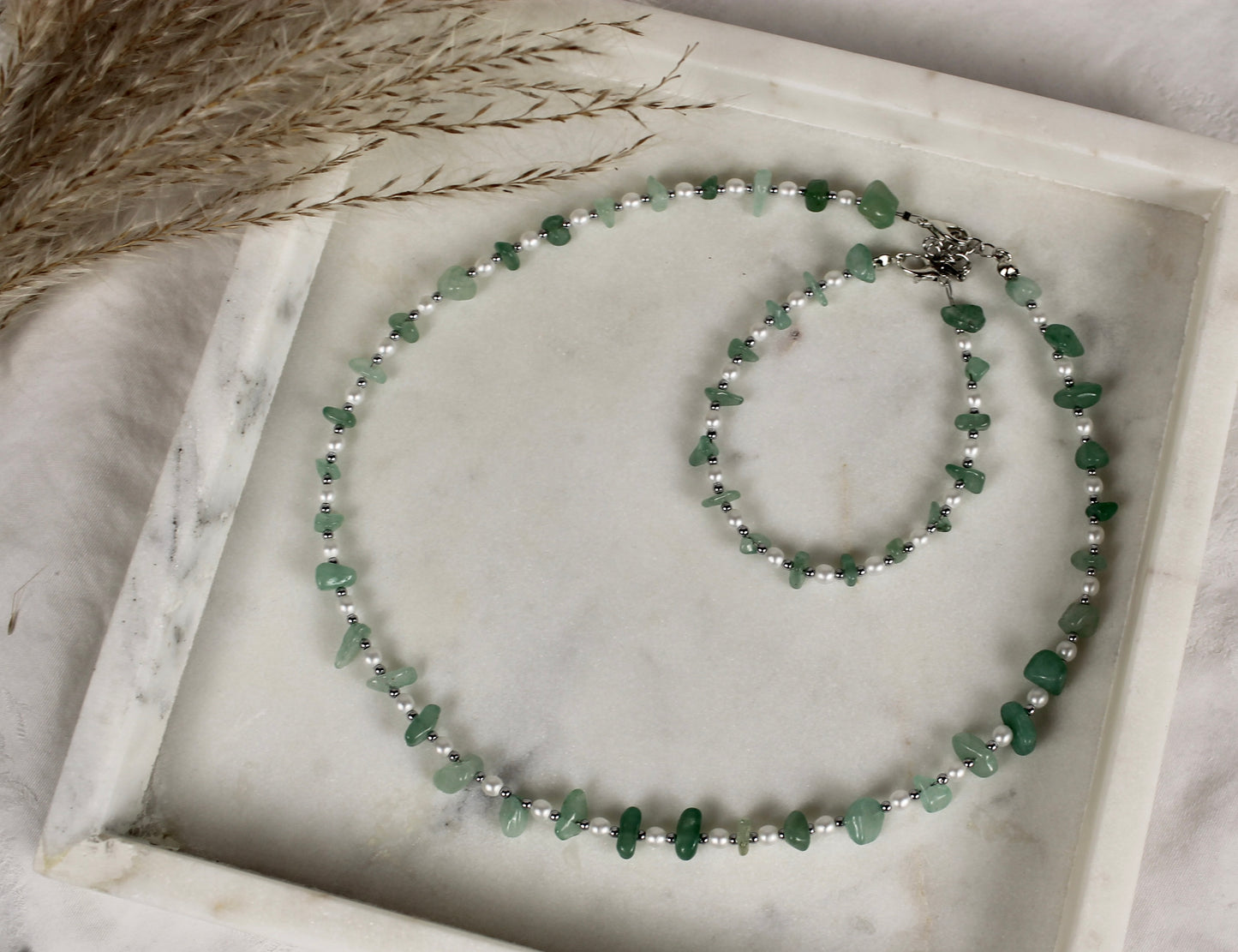 Edelsteinperlenhalskette gesplitterte Jade