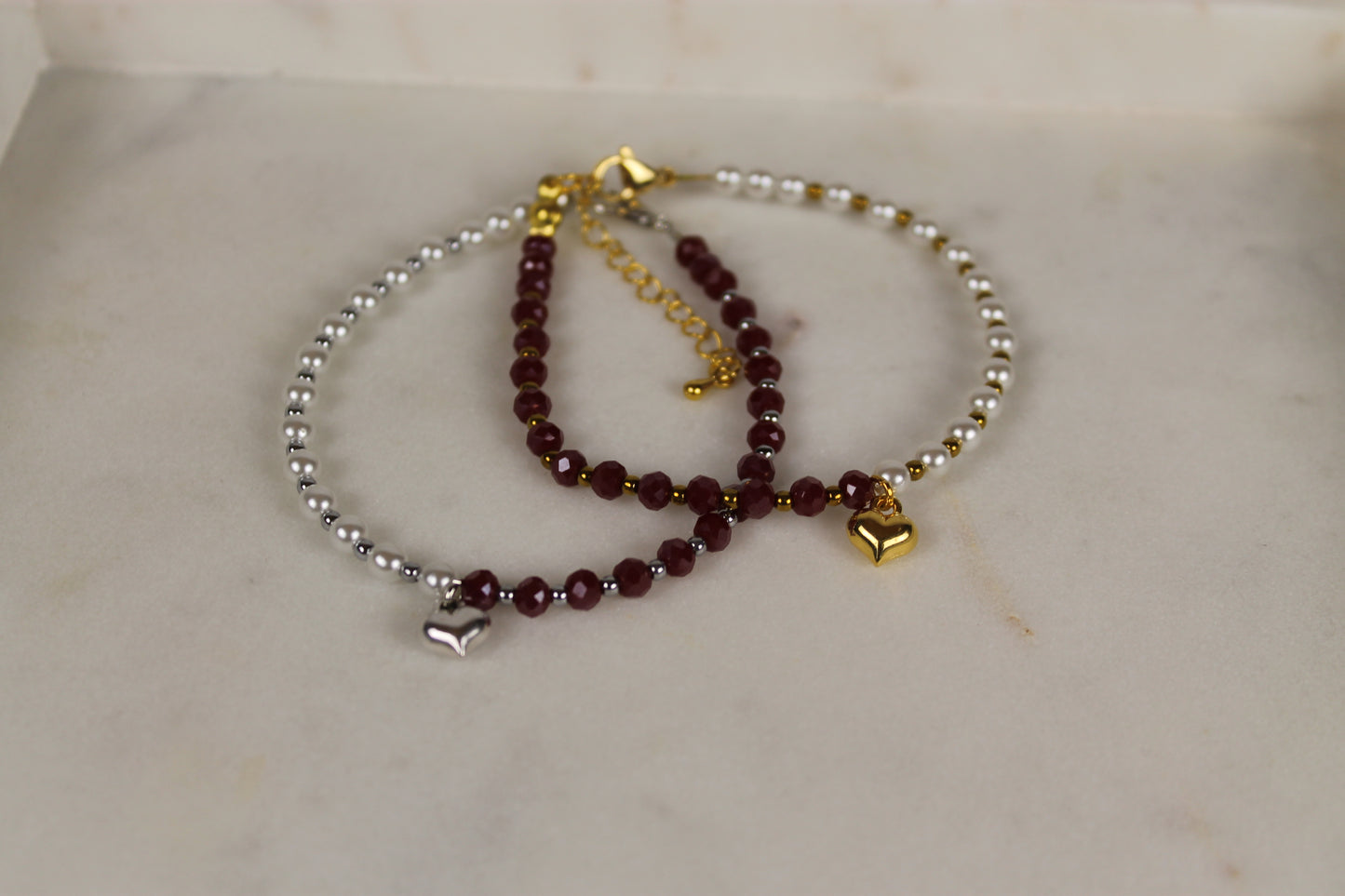 Weiß-Rotes Perlenarmband Clea