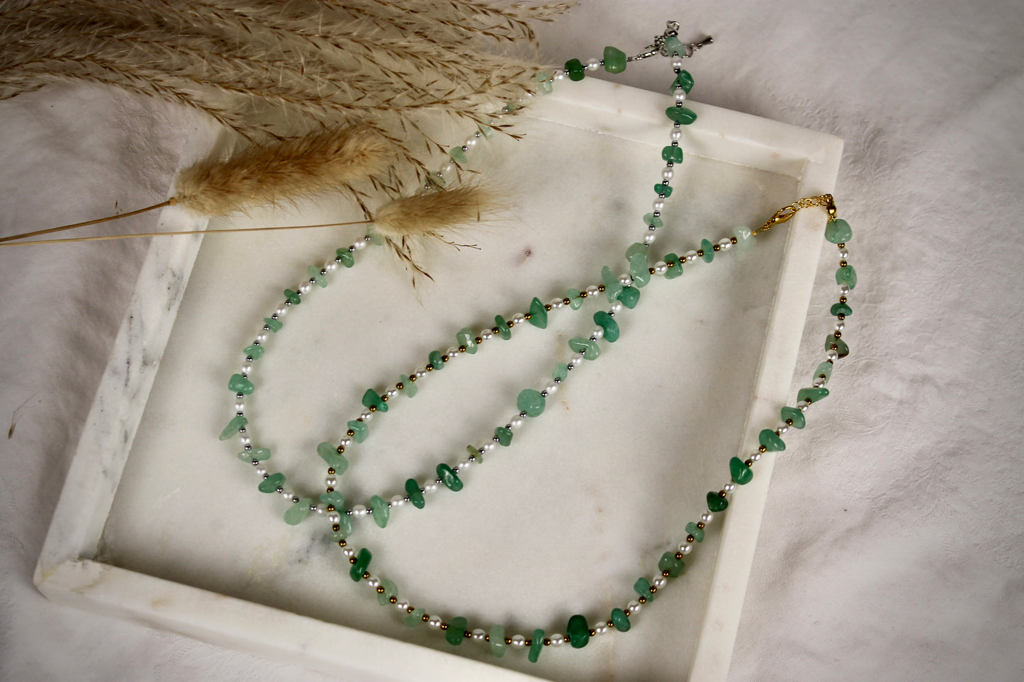 Edelsteinperlenhalskette gesplitterte Jade